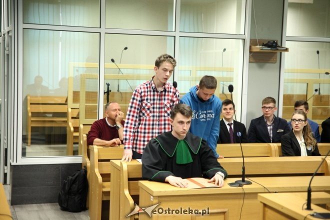 Ostrołęka: Uczniowie II SLO stanęli przed sądem oskarżeni o handel narkotykami [28.03.2015] - zdjęcie #7 - eOstroleka.pl
