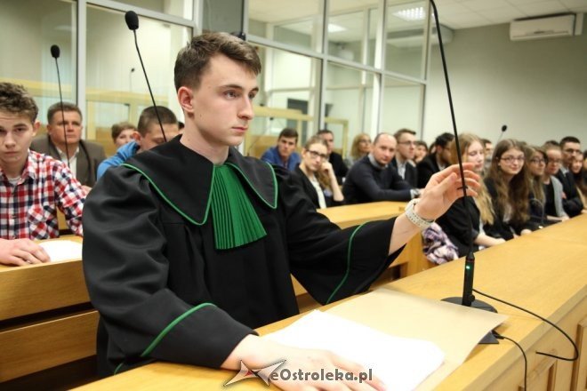 Ostrołęka: Uczniowie II SLO stanęli przed sądem oskarżeni o handel narkotykami [28.03.2015] - zdjęcie #20 - eOstroleka.pl