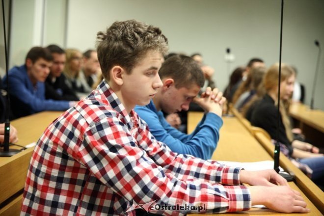 Ostrołęka: Uczniowie II SLO stanęli przed sądem oskarżeni o handel narkotykami [28.03.2015] - zdjęcie #23 - eOstroleka.pl