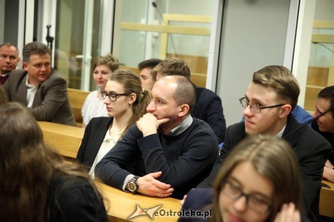 Ostrołęka: Uczniowie II SLO stanęli przed sądem oskarżeni o handel narkotykami [28.03.2015] - zdjęcie #25 - eOstroleka.pl
