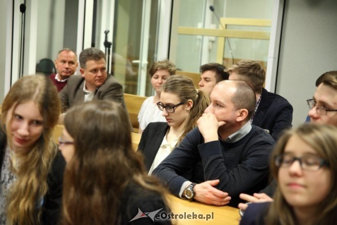 Ostrołęka: Uczniowie II SLO stanęli przed sądem oskarżeni o handel narkotykami [28.03.2015] - zdjęcie #26 - eOstroleka.pl