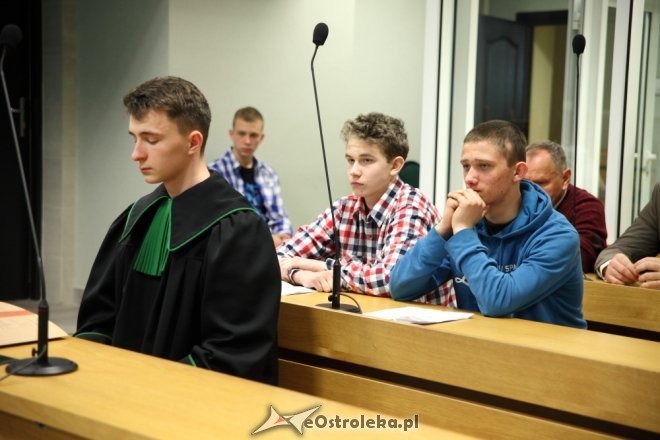 Ostrołęka: Uczniowie II SLO stanęli przed sądem oskarżeni o handel narkotykami [28.03.2015] - zdjęcie #31 - eOstroleka.pl