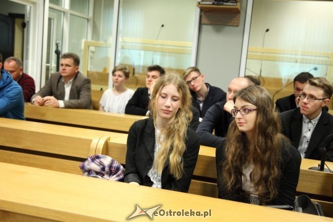 Ostrołęka: Uczniowie II SLO stanęli przed sądem oskarżeni o handel narkotykami [28.03.2015] - zdjęcie #32 - eOstroleka.pl