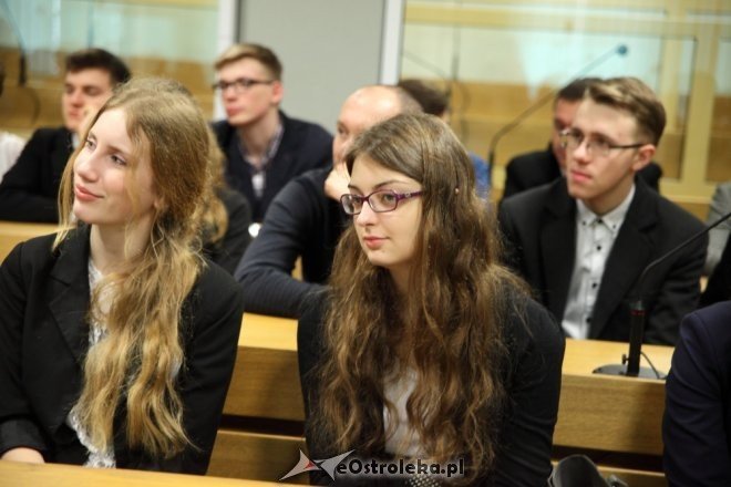 Ostrołęka: Uczniowie II SLO stanęli przed sądem oskarżeni o handel narkotykami [28.03.2015] - zdjęcie #33 - eOstroleka.pl