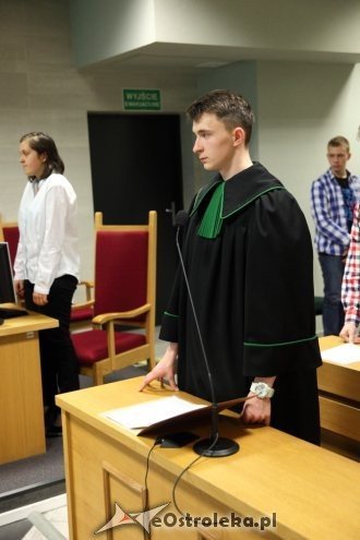 Ostrołęka: Uczniowie II SLO stanęli przed sądem oskarżeni o handel narkotykami [28.03.2015] - zdjęcie #13 - eOstroleka.pl