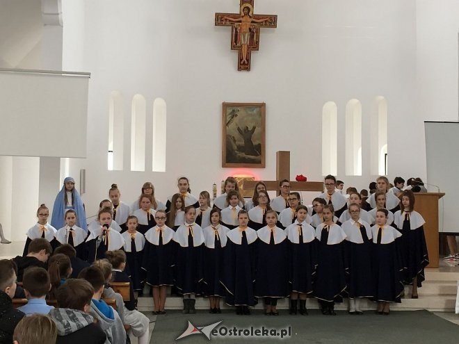 Ostrołęka: Wielki Tydzień w Szkole Podstawowej nr 10 [02.04.2015] - zdjęcie #22 - eOstroleka.pl