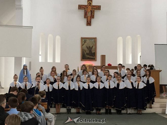 Ostrołęka: Wielki Tydzień w Szkole Podstawowej nr 10 [02.04.2015] - zdjęcie #9 - eOstroleka.pl