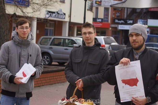 Kupuj polskie produkty - akcja Młodzieży Wszechpolskiej [03.04.2015] - zdjęcie #7 - eOstroleka.pl