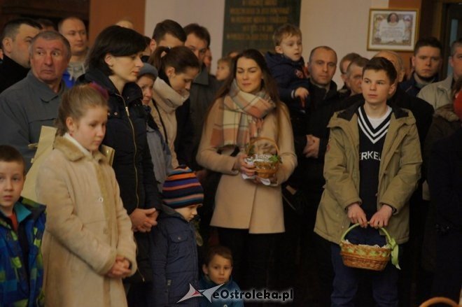 Święcenie pokarmów w Wielką Sobotę [04.04.2015] - zdjęcie #22 - eOstroleka.pl