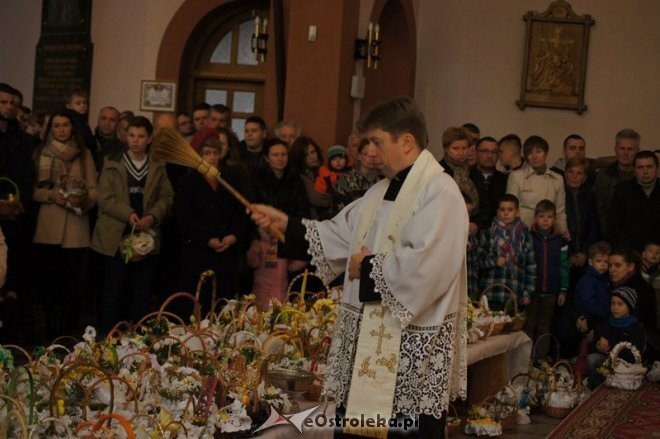 Święcenie pokarmów w Wielką Sobotę [04.04.2015] - zdjęcie #27 - eOstroleka.pl