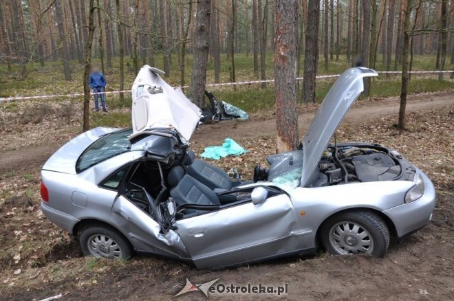 Ostrołęczanin poważnie ranny w wypadku pod Długosiodłem. Do szpitala przetransportowany śmigłowcem [08.04.2015] - zdjęcie #2 - eOstroleka.pl