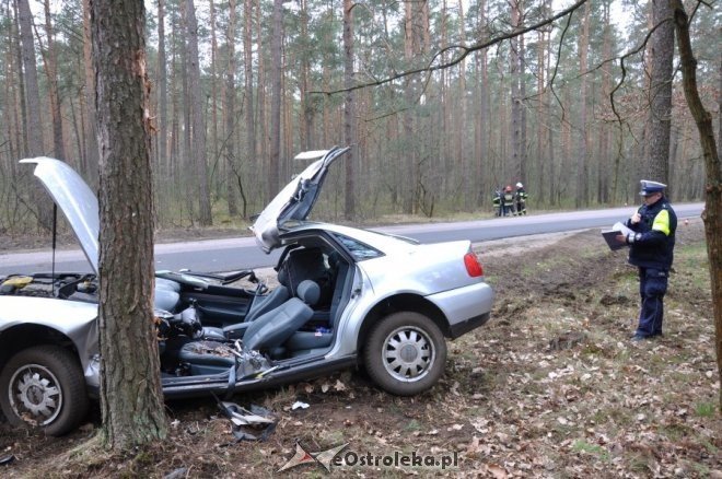 Ostrołęczanin poważnie ranny w wypadku pod Długosiodłem. Do szpitala przetransportowany śmigłowcem [08.04.2015] - zdjęcie #3 - eOstroleka.pl