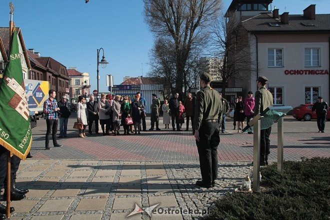 Ostrołęka: Miejskie obchody 5. rocznicy katastrofy smoleńskiej [10.04.2015] - zdjęcie #66 - eOstroleka.pl