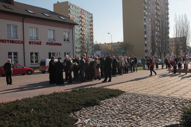 Ostrołęka: Miejskie obchody 5. rocznicy katastrofy smoleńskiej [10.04.2015] - zdjęcie #62 - eOstroleka.pl