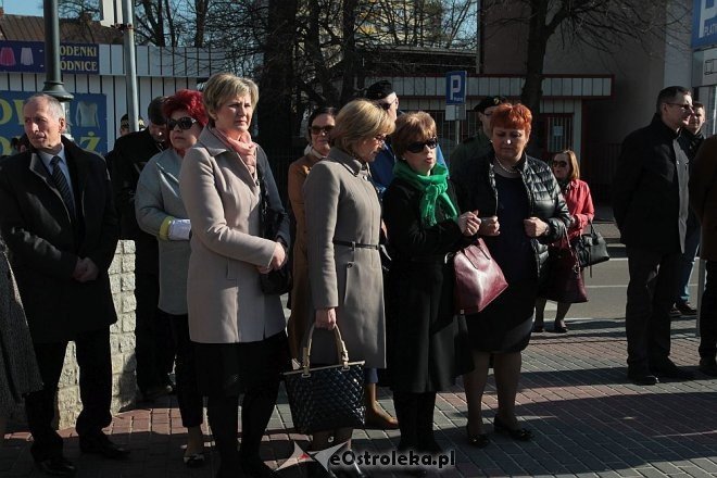 Ostrołęka: Miejskie obchody 5. rocznicy katastrofy smoleńskiej [10.04.2015] - zdjęcie #57 - eOstroleka.pl