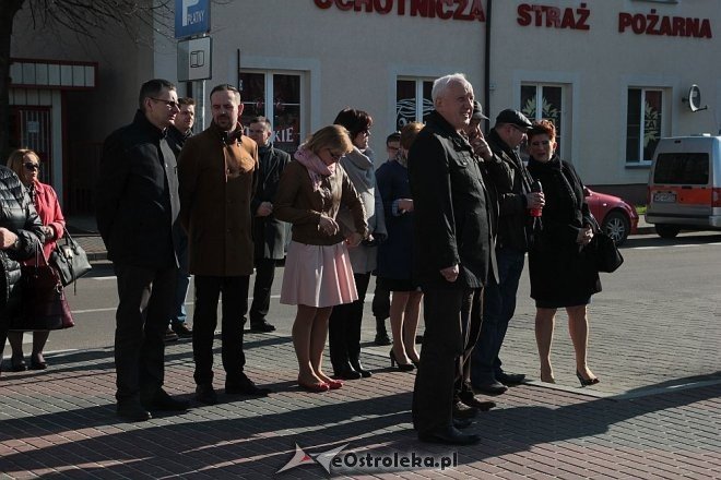 Ostrołęka: Miejskie obchody 5. rocznicy katastrofy smoleńskiej [10.04.2015] - zdjęcie #56 - eOstroleka.pl