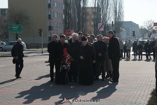 Ostrołęka: Miejskie obchody 5. rocznicy katastrofy smoleńskiej [10.04.2015] - zdjęcie #52 - eOstroleka.pl