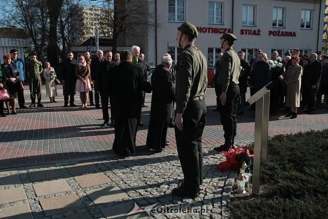 Ostrołęka: Miejskie obchody 5. rocznicy katastrofy smoleńskiej [10.04.2015] - zdjęcie #35 - eOstroleka.pl