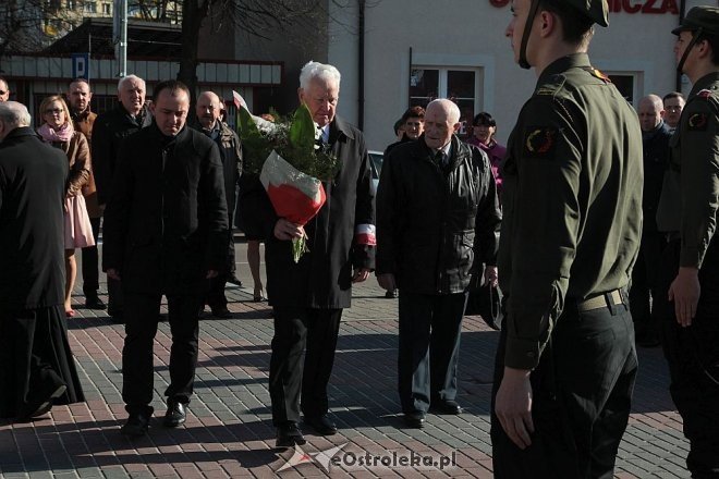 Ostrołęka: Miejskie obchody 5. rocznicy katastrofy smoleńskiej [10.04.2015] - zdjęcie #33 - eOstroleka.pl