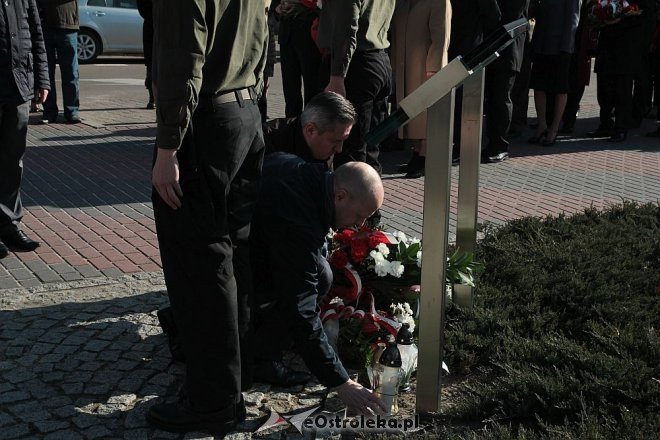 Ostrołęka: Miejskie obchody 5. rocznicy katastrofy smoleńskiej [10.04.2015] - zdjęcie #24 - eOstroleka.pl