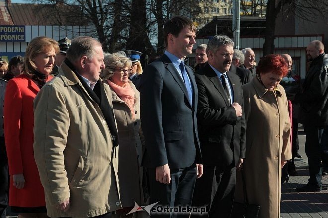 Ostrołęka: Miejskie obchody 5. rocznicy katastrofy smoleńskiej [10.04.2015] - zdjęcie #42 - eOstroleka.pl