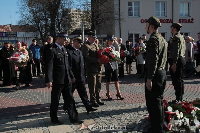 Ostrołęka: Miejskie obchody 5. rocznicy katastrofy smoleńskiej [10.04.2015] - zdjęcie #40 - eOstroleka.pl