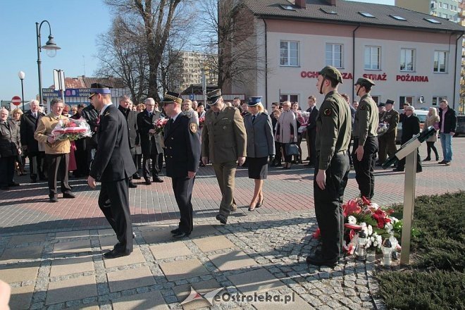 Ostrołęka: Miejskie obchody 5. rocznicy katastrofy smoleńskiej [10.04.2015] - zdjęcie #38 - eOstroleka.pl