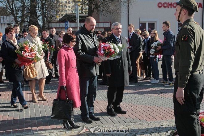 Ostrołęka: Miejskie obchody 5. rocznicy katastrofy smoleńskiej [10.04.2015] - zdjęcie #34 - eOstroleka.pl