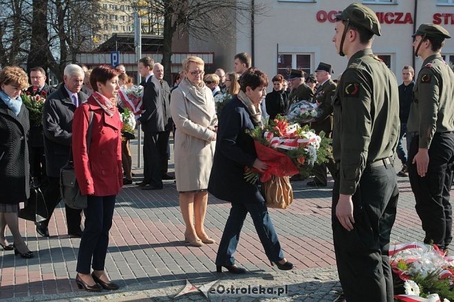 Ostrołęka: Miejskie obchody 5. rocznicy katastrofy smoleńskiej [10.04.2015] - zdjęcie #31 - eOstroleka.pl
