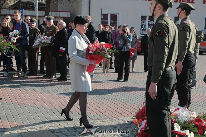 Ostrołęka: Miejskie obchody 5. rocznicy katastrofy smoleńskiej [10.04.2015] - zdjęcie #25 - eOstroleka.pl