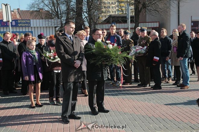 Ostrołęka: Miejskie obchody 5. rocznicy katastrofy smoleńskiej [10.04.2015] - zdjęcie #22 - eOstroleka.pl