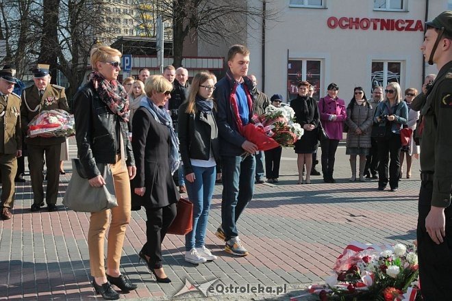 Ostrołęka: Miejskie obchody 5. rocznicy katastrofy smoleńskiej [10.04.2015] - zdjęcie #18 - eOstroleka.pl
