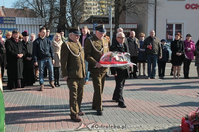 Ostrołęka: Miejskie obchody 5. rocznicy katastrofy smoleńskiej [10.04.2015] - zdjęcie #17 - eOstroleka.pl