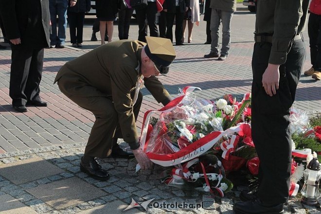 Ostrołęka: Miejskie obchody 5. rocznicy katastrofy smoleńskiej [10.04.2015] - zdjęcie #16 - eOstroleka.pl