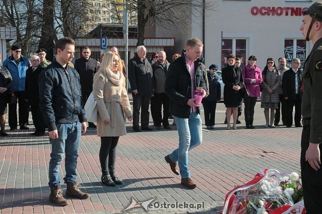 Ostrołęka: Miejskie obchody 5. rocznicy katastrofy smoleńskiej [10.04.2015] - zdjęcie #15 - eOstroleka.pl