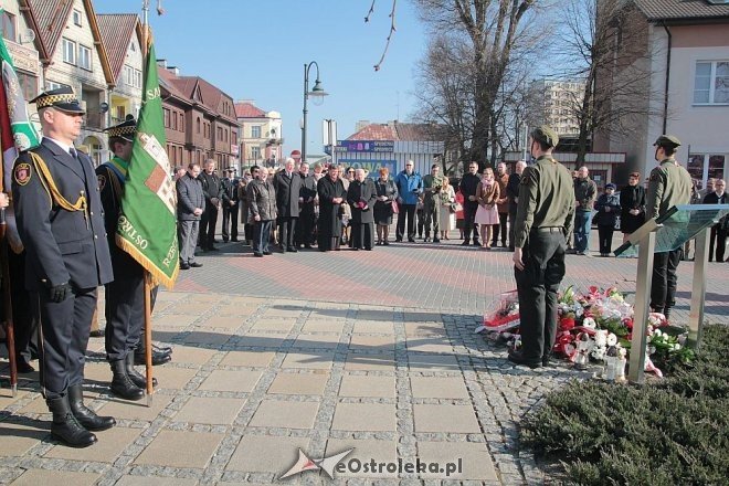 Ostrołęka: Miejskie obchody 5. rocznicy katastrofy smoleńskiej [10.04.2015] - zdjęcie #13 - eOstroleka.pl