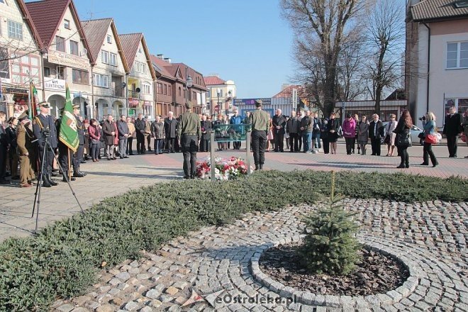 Ostrołęka: Miejskie obchody 5. rocznicy katastrofy smoleńskiej [10.04.2015] - zdjęcie #12 - eOstroleka.pl