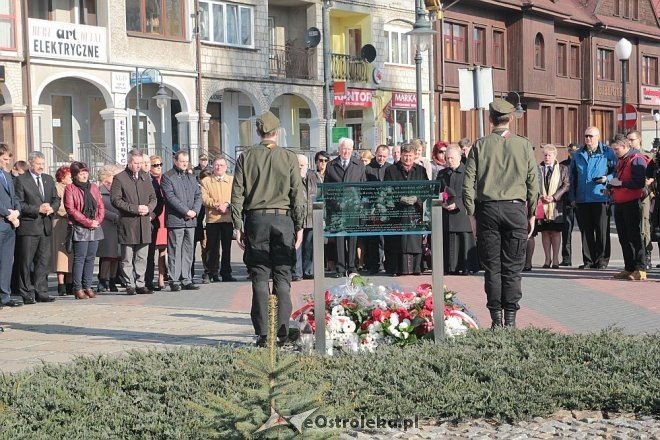 Ostrołęka: Miejskie obchody 5. rocznicy katastrofy smoleńskiej [10.04.2015] - zdjęcie #8 - eOstroleka.pl