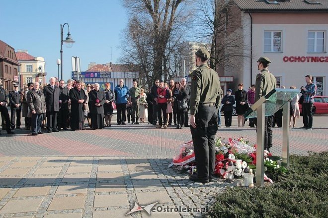 Ostrołęka: Miejskie obchody 5. rocznicy katastrofy smoleńskiej [10.04.2015] - zdjęcie #6 - eOstroleka.pl