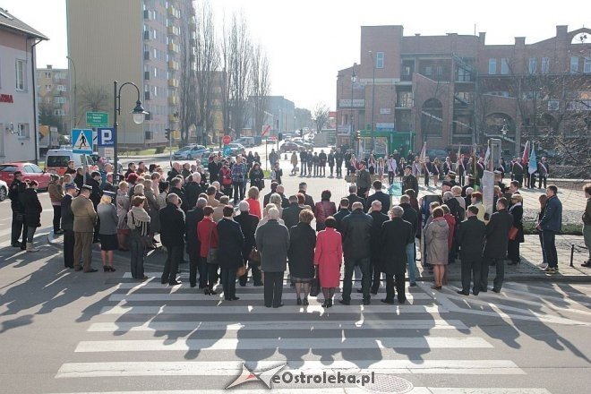 Ostrołęka: Miejskie obchody 5. rocznicy katastrofy smoleńskiej [10.04.2015] - zdjęcie #4 - eOstroleka.pl