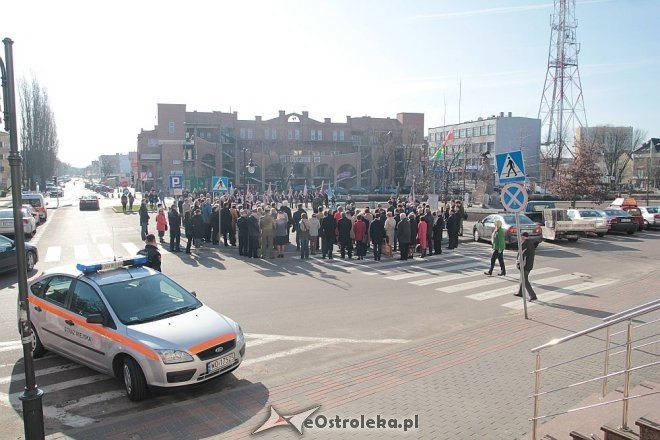 Ostrołęka: Miejskie obchody 5. rocznicy katastrofy smoleńskiej [10.04.2015] - zdjęcie #3 - eOstroleka.pl