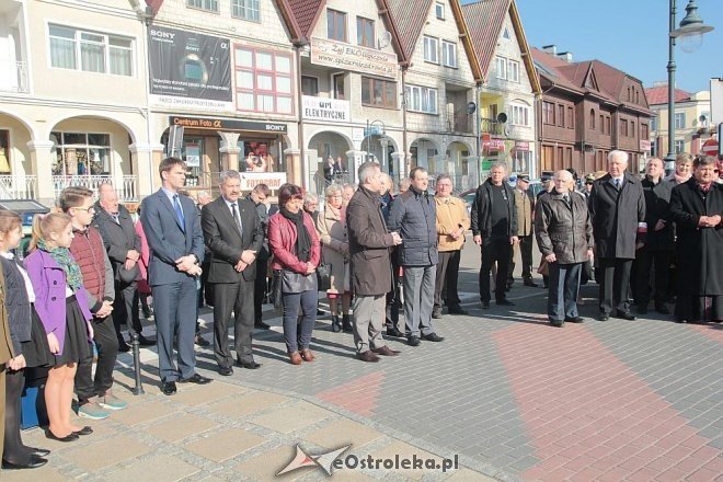 Ostrołęka: Miejskie obchody 5. rocznicy katastrofy smoleńskiej [10.04.2015] - zdjęcie #29 - eOstroleka.pl
