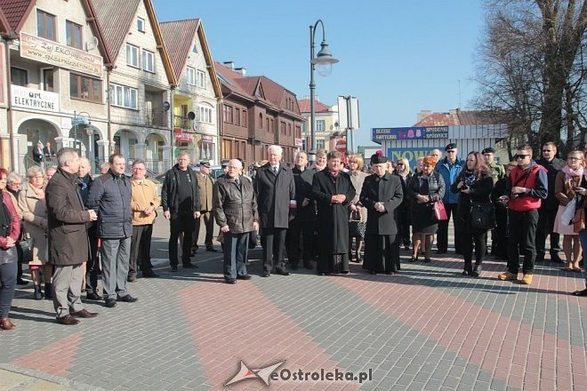 Ostrołęka: Miejskie obchody 5. rocznicy katastrofy smoleńskiej [10.04.2015] - zdjęcie #26 - eOstroleka.pl