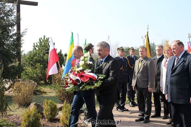 Obchody rocznicowe zbrodni katyńskiej i katastrofy w Smoleńsku [11.04.2015] - zdjęcie #29 - eOstroleka.pl