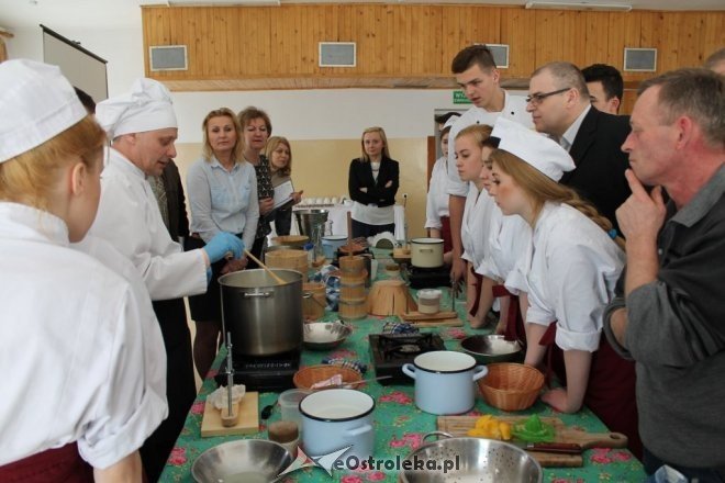 O produkcji sera podpuszczkowego z uczniami ostrołęckiej „czwórki” [16.04.2015] - zdjęcie #52 - eOstroleka.pl