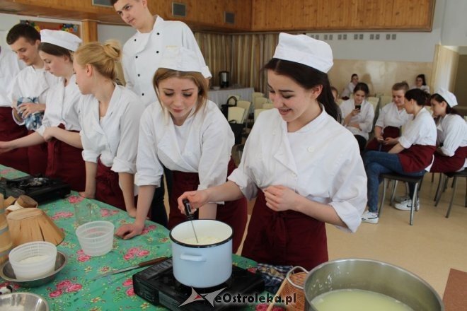 O produkcji sera podpuszczkowego z uczniami ostrołęckiej „czwórki” [16.04.2015] - zdjęcie #2 - eOstroleka.pl