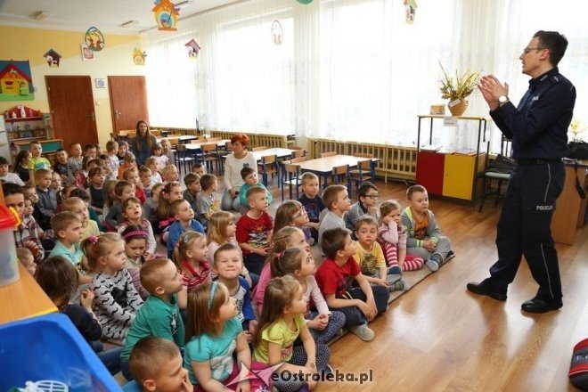 Ulubieniec przedszkolaków, Komisarz Kurpik w miejskiej „trzynastce” [ZDJĘCIA] - zdjęcie #3 - eOstroleka.pl