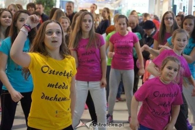 Warsztaty taneczne w Galerii Bursztynowej [19.04.2015] - zdjęcie #35 - eOstroleka.pl