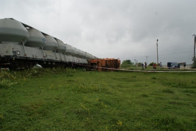 Zderzenie pociągu ze śmieciarką w Susku Nowym (24.06.09) - zdjęcie #8 - eOstroleka.pl
