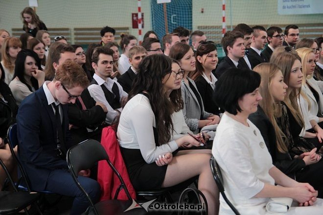 Zakończenie roku szkolnego klas maturalnych z I LO w Ostrołęce [24.04.2015] - zdjęcie #16 - eOstroleka.pl